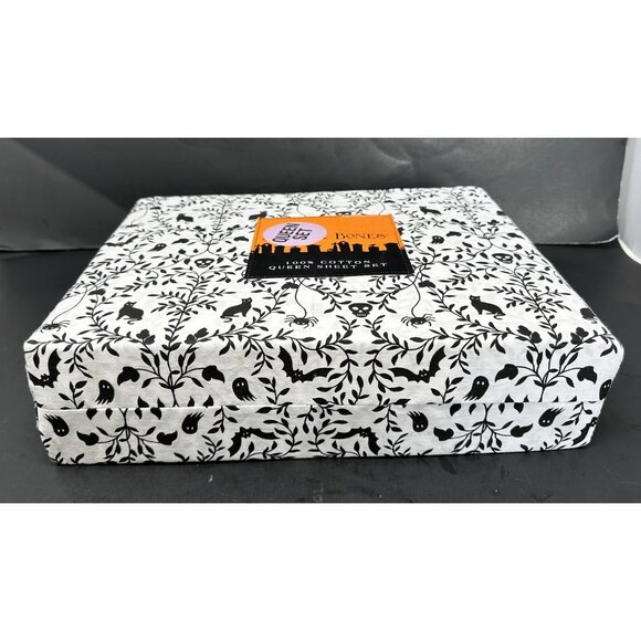 SKULL & BONES Cotton QUEEN SHEET SET Skulls Spiders Bats Cat Ghosts Moons NEW - Picture 3 of 7